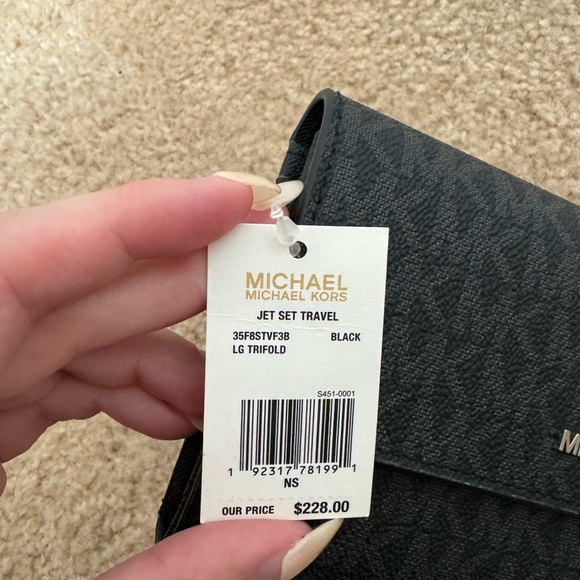 NWT Michael Kors wallet - Picture 3 of 4